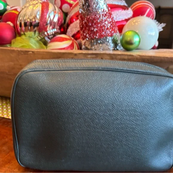 Louis Vuitton Green TrousseTaiga Leather Toiletry Pouch